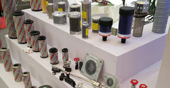 液壓油對液壓過濾器的使用壽命有何影響？要想知道這個(gè)答案那就要對液壓過濾器有了解才行，下面朝日液壓小編就給你整理一些有關(guān)液壓過濾器中液壓油的知識點(diǎn)哦。